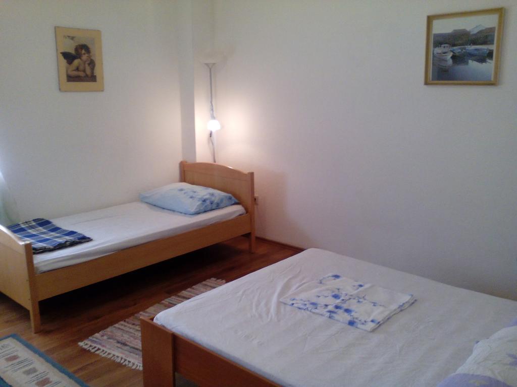 Apartments Karla 슬라티네 객실 사진